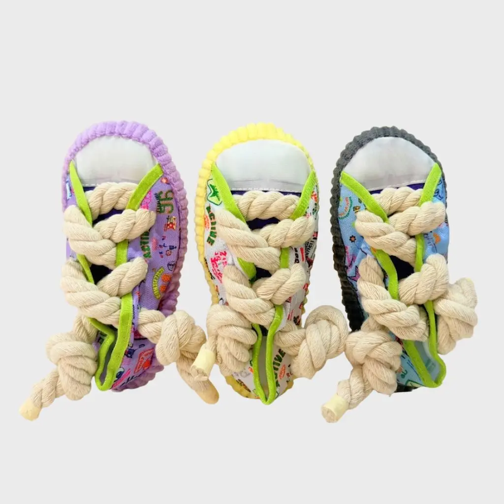 Juguete mordillo zapatilla con cordones